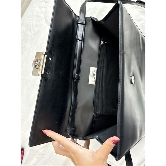 GIVENCHY Logo Black Leather Crossbody Bag - Picture 14 of 16